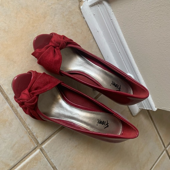 Selling FIONI Red Heels. - Picture 3 of 3